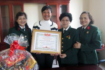 Hội Nữ chiến sỹ Trường Sơn thăm, chúc Tết Trung tâm Dưỡng lão và Hướng nghiệp tài năng trẻ Phật Tích