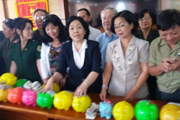 Phong trào nuôi heo đất của Hội Cựu TNXP Thành phố Hồ Chí Minh năm 2017