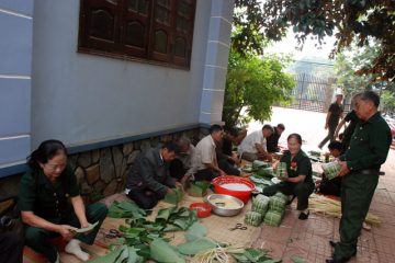 Ngày hội gói bánh chưng ở Phú Riềng