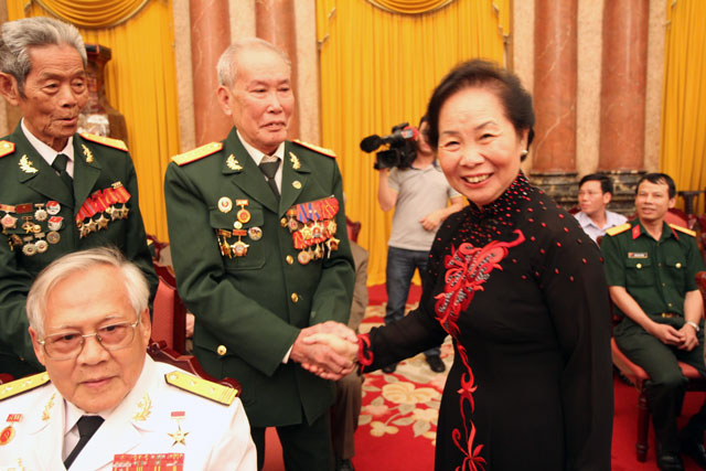 Phó Chủ tịch nước Nguyễn Thị Doan gặp mặt 60 cựu chiến binh và 30 cựu TNXP đã tham gia chiến dịch Điện Biên Phủ