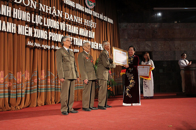 Lễ đón nhận danh hiệu anh hùng cho 4 TNXP Điện Biên Phủ