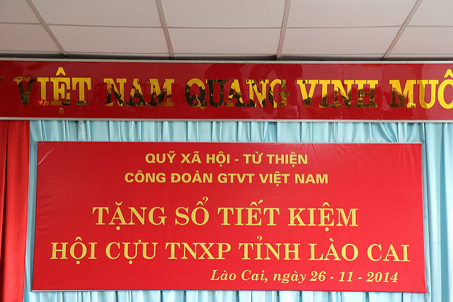 Lao Cai trao 20 sổ tiết kiệm cho cựu TNXP khó khăn