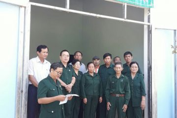 Hội Cựu TNXP tỉnh và Ủy Ban Mặt trận Tổ quốc Việt Nam tỉnh Bình Định tặng nhà Đại đoàn kết cho hội viên cựu TNXP có hoàn cảnh đặc biệt khó khăn