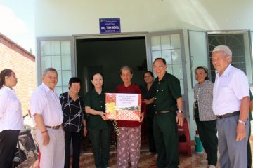 Bà Rịa-Vũng Tàu trao tặng nhà tình nghĩa cho nữ cựu TNXP có hoàn cảnh khó khăn