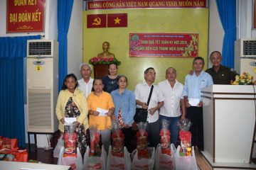 Hội Cựu TNXP quận Phú Nhuận trao quà Tết Kỷ hợi 2019