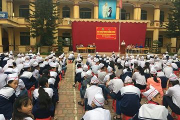 Hội Cựu TNXP huyện Bình Xuyên nói chuyện truyền thống TNXP với học sinh