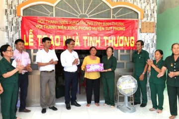 Trao nhà tình thương cho hội viên nghèo ở Tuy Phong