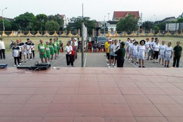 Cựu TNXP Hồng Lĩnh thi đấu bóng chuyền mừng các ngày lễ