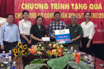 Báo Tiền Phong chuyển trao 50 suất quà cho cựu TNXP tỉnh Thanh Hóa