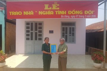 Tỉnh hội Bình Phước tổ chức lễ trao tặng Nhà “nghĩa tình đồng đội” cho hội viên cựu TNXP có hoàn cảnh khó khăn