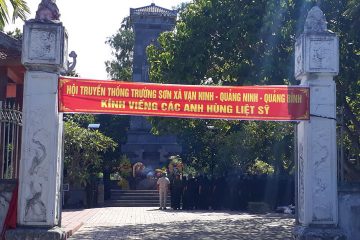 Hội Truyền thống Trường Sơn xã Vạn Ninh tổ chức viếng nghĩa trang liệt sĩ