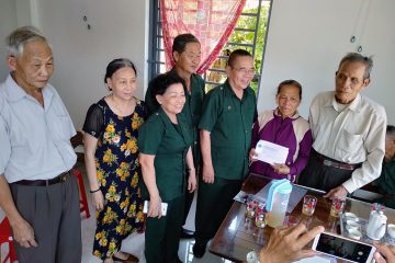 Hội Cựu TNXP tỉnh Bình Định trao nhà Nghĩa tình đồng đội cho hội viên cựu TNXP