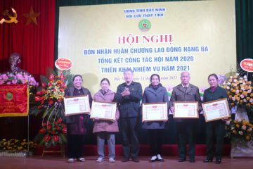 Hội Cựu thanh niên xung phong tỉnh Bắc Ninh đón nhận Huân chương Lao động hạng Ba