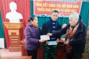 Tỉnh hội Nghệ An tổ chức trao tiền của Trung ương Hội hỗ trợ cho các gia đình hội viên  bị thiệt hại trong mưa lũ và bão số 9 tháng 10/2020