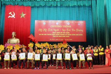 Trao tặng sổ tiết kiệm cho cựu TNXP tỉnh Hà Nam
