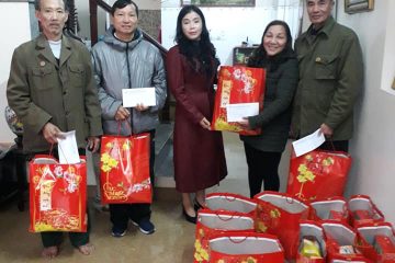 Tặng quà tết cho hội viên nghèo ở Thanh Hóa