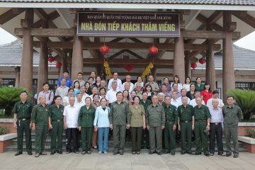 Thăm Tượng đài Bà mẹ Việt Nam anh hùng ngày 13/4/2017