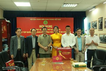 Công ty cổ phần Dược phẩm Tâm Việt An tặng quà tri ân cựu thanh niên xung phong