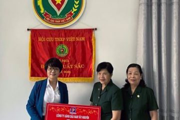 Tập đoàn Xăng dầu Việt Nam trao tặng cựu TNXP Đắk Lắk 500 triệu đồng nhân dịp Tết Nhâm Dần 2022