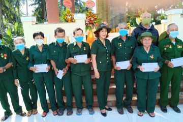 Bình Định tổ chức lễ viếng liệt sĩ thanh niên xung phong