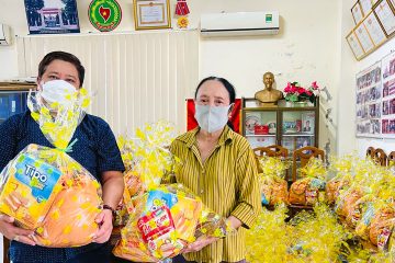 Hội Cựu Thanh niên xung phong tỉnh Bình Thuận trao quà tết cho hội viên nghèo