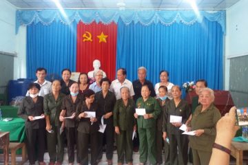 Tỉnh hội Bến Tre, Huyện hội Mỏ Cày Nam tặng quà 60 cựu TNXP có hoàn cảnh khó khăn