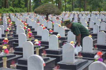 Những người đồng đội trên Nghĩa trang Trường Sơn