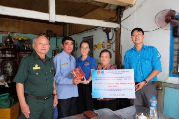 Quận hội và Quận đoàn Ninh Kiều đến thăm và trao quà cho cựu TNXP