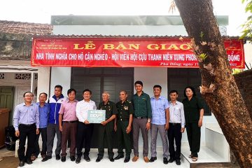 UBND phường Phù Đổng tổ chức bàn giao nhà cho cựu TNXP nghèo