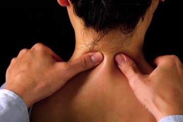Chữa đau cổ vai gáy bằng phương pháp bấm huyệt