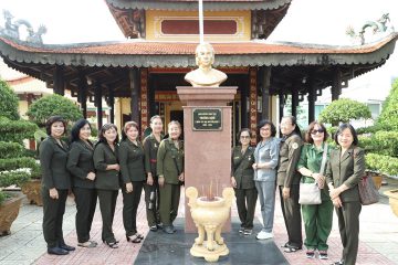 Ban công tác nữ Hội Cựu TNXP Quận 8  viếng Đền thờ anh hùng dân tộc Trương Định