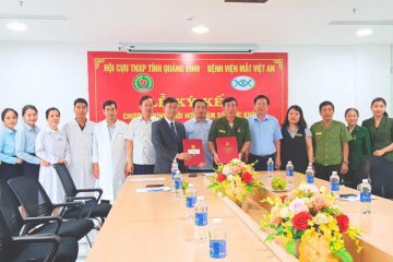 Hội Cựu TNXP tỉnh Quảng Bình ký kết chương trình phối hợp với Bệnh viện mắt Việt An về việc chăm sóc sức khỏe cho cựu TNXP các bệnh về mắt