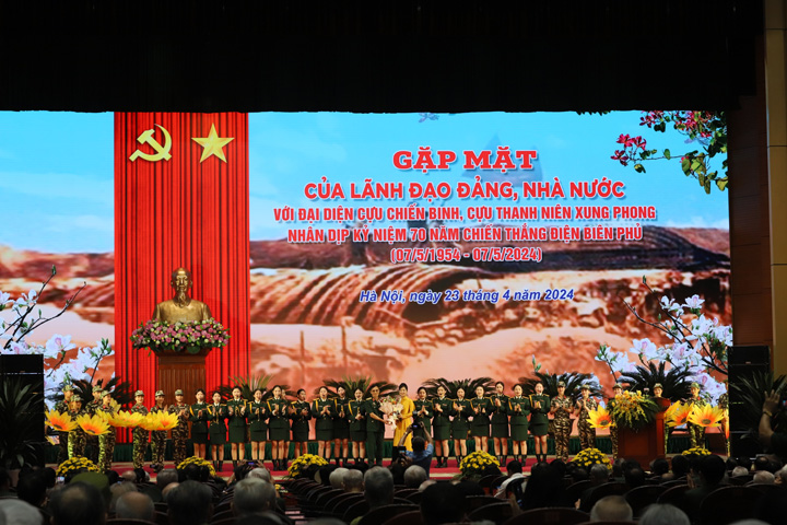 Lãnh đạo Đảng, Nhà nước gặp mặt đại diện cựu chiến binh, cựu TNXP tham gia chiến dịch Điện Biên Phủ