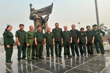 Cựu TNXP Thái Bình thăm lại chiến trường xưa Điện Biên Phủ