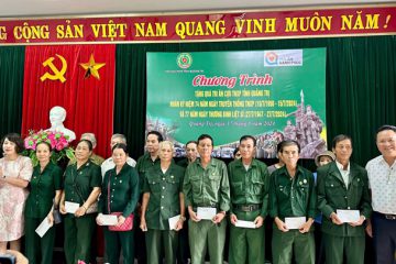 Quỹ Mái ấm hạnh phúc trao quà  hội viên Tỉnh hội Quảng Trị