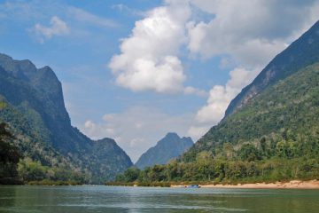 CÁNH RỪNG VỚI DÒNG SÔNG