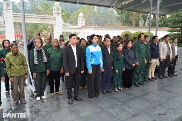 Trao 400 suất quà Tết nghĩa tình đến cựu thanh niên xung phong miền Trung