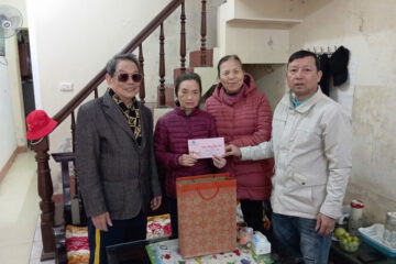 CHẤT THÉP DƯỚI MÁI ĐẦU BẠC