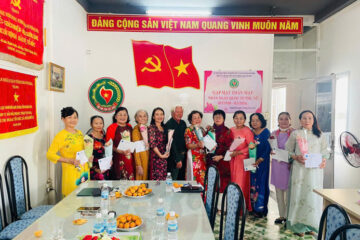 ẤM ÁP NGHĨA TÌNH TRONG BUỔI TỌA ĐÀM 8/3 CỦA HỘI CỰU TNXP TỈNH KHÁNH HÒA