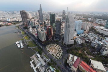 HAI NỬA VƯỚNG VÍU