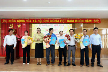 Vệ Giang công bố, trao quyết định thành lập các hội quần chúng sau sáp nhập