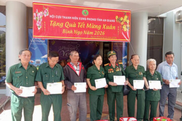 An Giang: Trao tặng hơn 76 triệu đồng chăm lo Tết cho hội viên Hội Cựu thanh niên xung phong