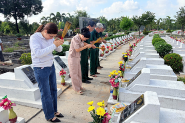 Hội Cựu TNXP thành phố Đồng Nai dâng hương tưởng niệm liệt sĩ dịp 27/7