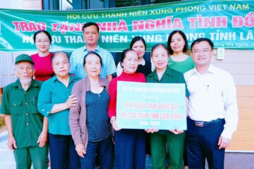 Bàn giao nhà “Nghĩa tình đồng đội” cho cựu thanh niên xung phong Lâm Đồng