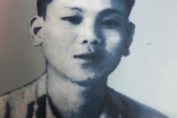 MÃI MÃI TRÒN TUỔI HAI MƯƠI