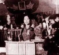 NGƯỜI CHỊ ANH HÙNG