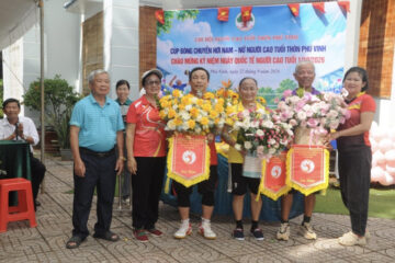 Sôi nổi giải bóng chuyền hơi Người cao tuổi tại thôn Phú Vinh